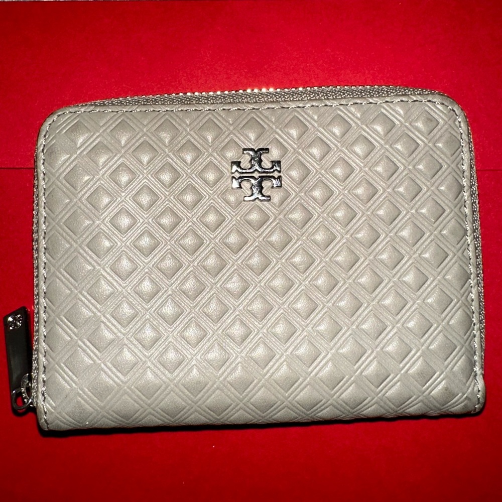 Tory Burch Coin Purse Wallet. Great Condition.